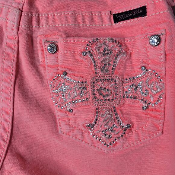 Miss Me Neon Pink Studded Stretch Fleur De Lis Low Rise Bermuda Shorts Size 26 - Picture 8 of 9